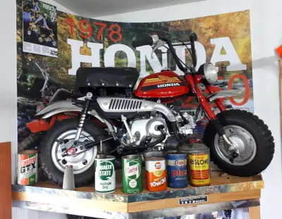 Honda z50 in great condition, runs, needs new front shocks.