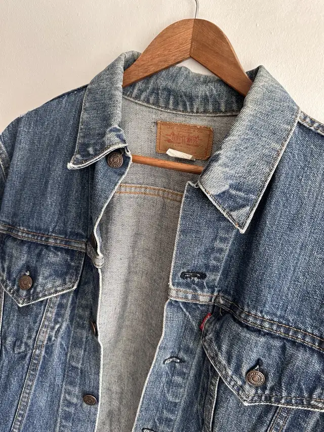 Vintage Levi's made in USA trucker jacket type III men's 80s in Men's in City of Toronto - Image 3