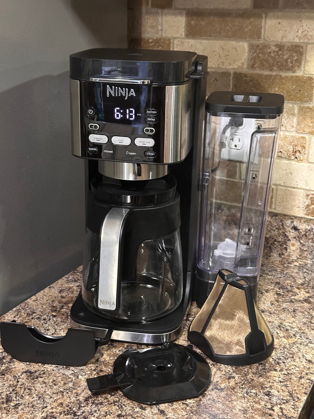 Ninja CFP105CC DualBrew System 14-Cup Coffee Maker in Coffee Makers in Guelph