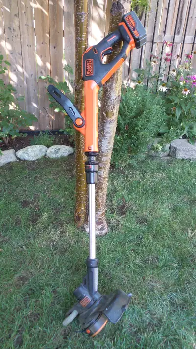 Coupe-Herbe Black&Decker avec batterie et chargeur, View more