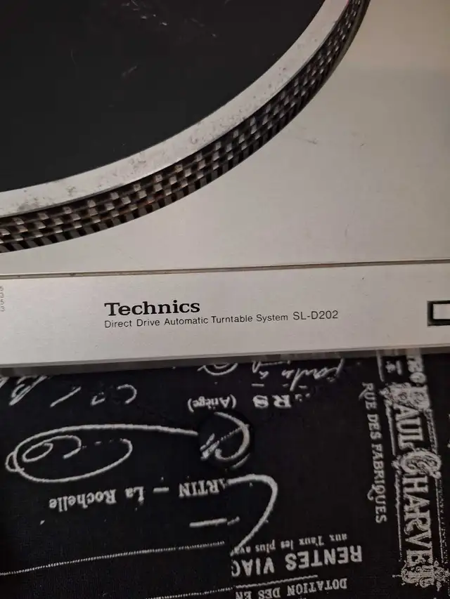 Technics SL-D202 Direct Drive Turntable For Parts Or Repair in General Electronics in Mississauga / Peel Region - Image 6