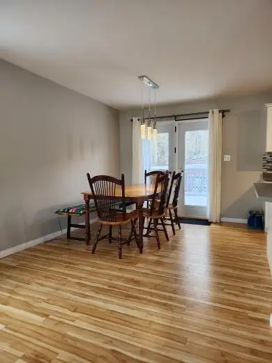 Cozy 3 bed 2 bath Copper Ridge home for rent in Long Term Rentals in Whitehorse - Image 4