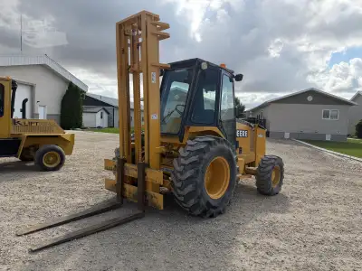 2001 Deere 488E 7444 Hours 58.5" Forks 16.67 FT Lift Height 8000LB Capacity Mast Tilt Mast Shift Uni...