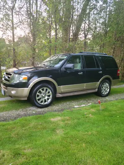 Runs well. Very well maintained. 8-seater, great for large families2nd owner, selling after 6 years...
