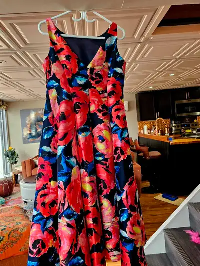 Beautiful summer dress,never worn,size 10