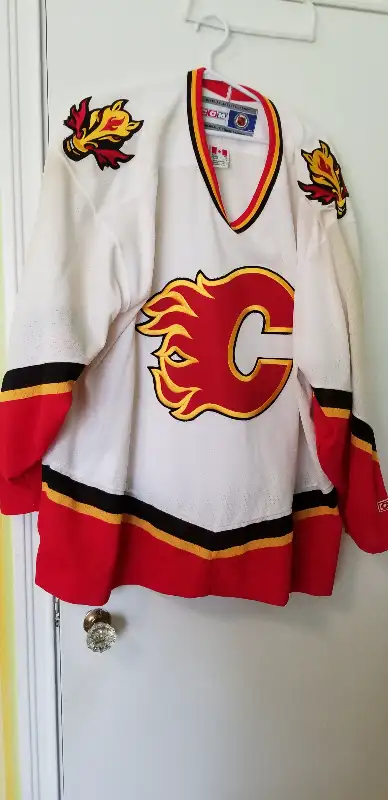Calgary flames jersey kijiji sale