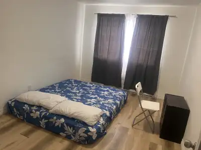 Chambre à louer dans un 5 ½ – disponible le 1er Janvier ou le 28 Décembre « Fille uniquement » Aucun...