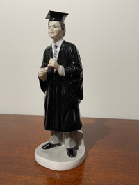 Figurine Coalport "The Graduate"