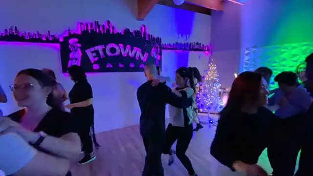 SALSACHATA LATIN DANCE PARTY504021034521088007