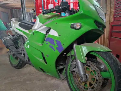 1996 ZX6R NINJA Inline 4 Fast Runs, shifts, stops Good tires All lights work. $2000 firm 289-834-167...