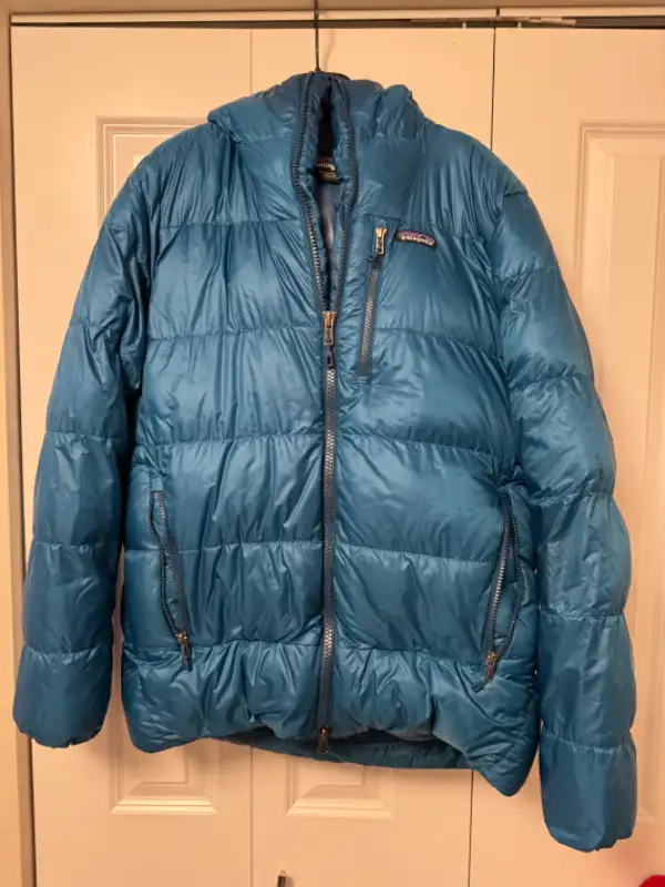 Patagonia Fitz Roy Down hoody M in Men's in Calgary - Image 3