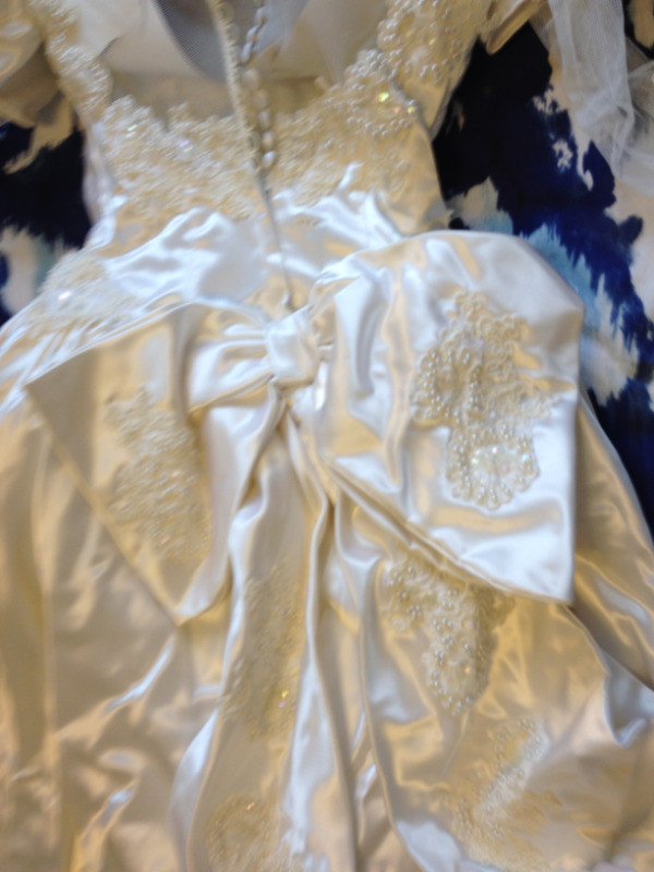 Wedding gown in Wedding in City of Halifax - Image 4