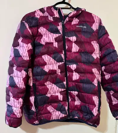 Size 13/14 girls Roots puffer coat-like new, View more