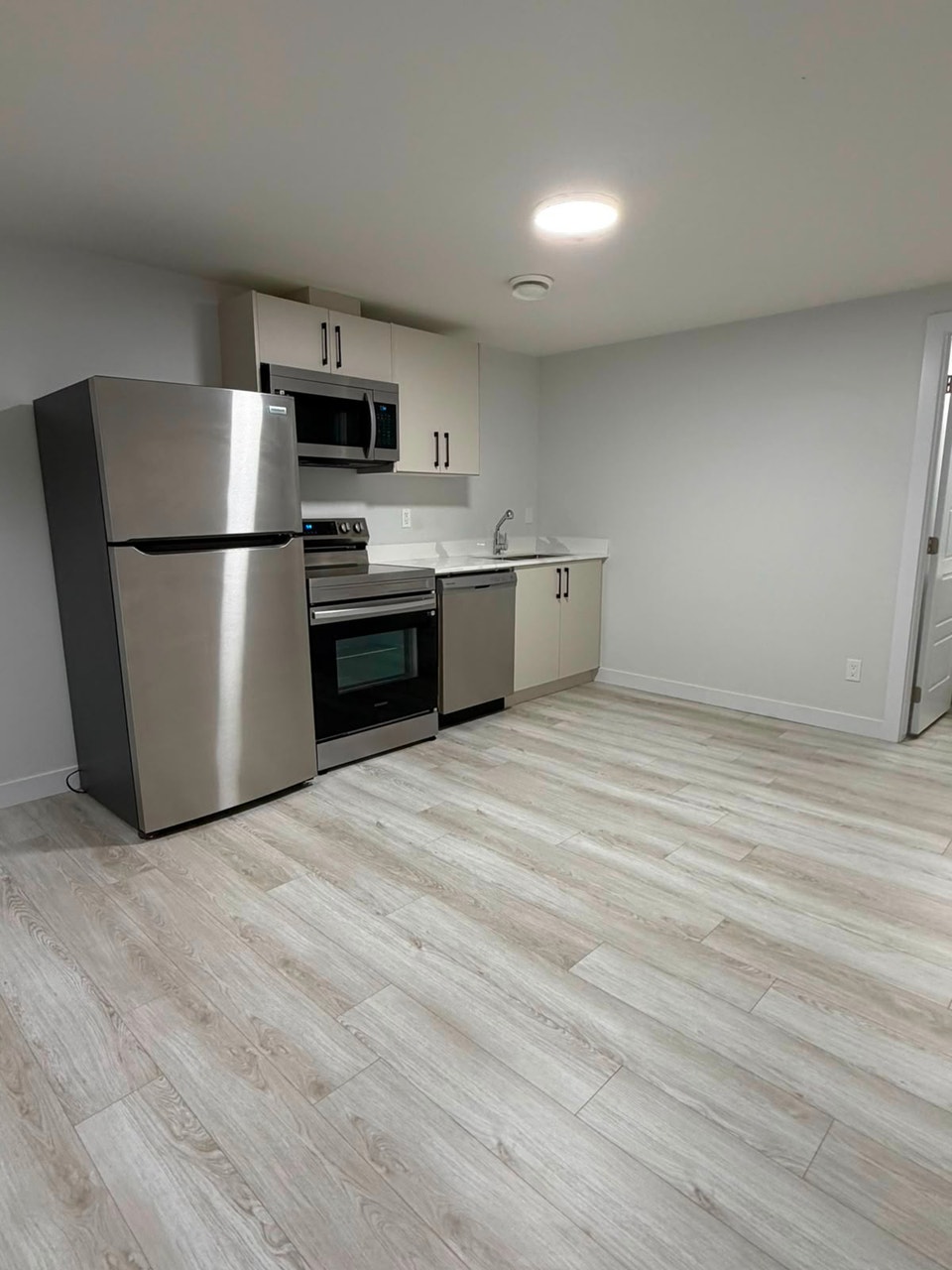 2 Bed Legal Basement Suite in Keswick – Available NOW 3