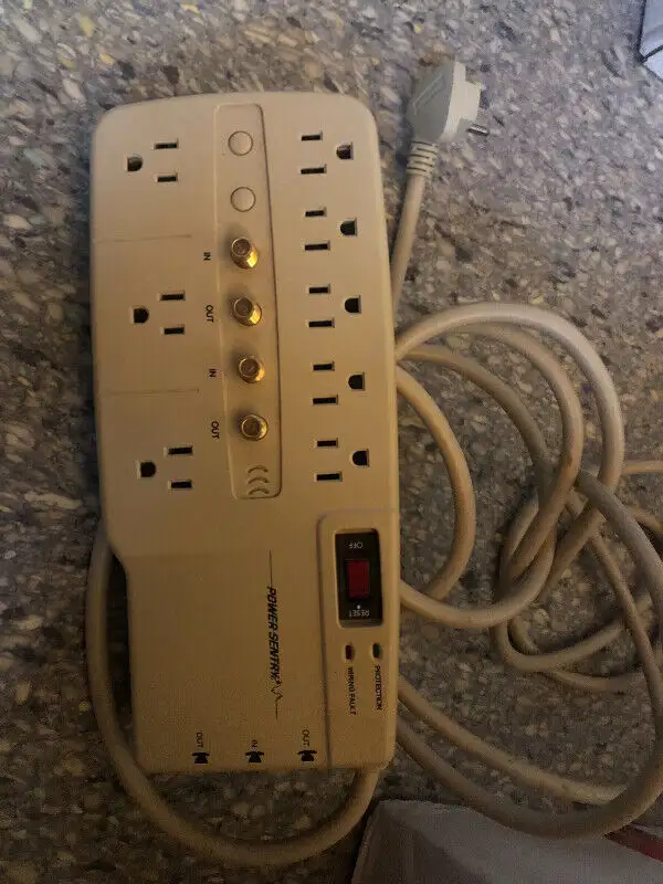 POWER SENTRY - SURGE PROTECTOR  - MODEL01 061 in General Electronics in Ottawa - Image 2