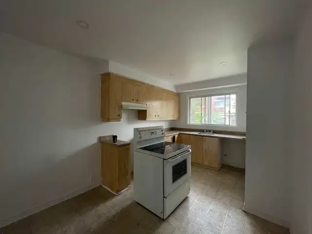 4 1/2 APPARTEMENT À LOUER, DISPONIBLE 1 MAI 2026, ST-MICHEL in Long Term Rentals in City of Montréal - Image 4