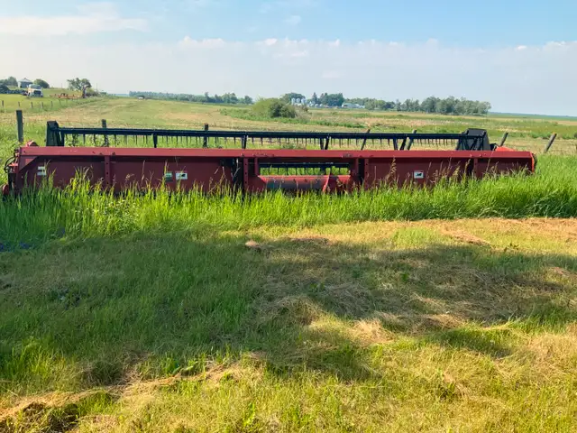 1680 case international axial flow combines & headers in Farming Equipment in Winnipeg - Image 7