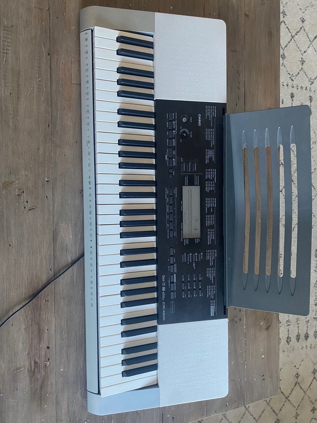 Casio CTK 4200 (priced to sell fast) Pianos & Keyboards Calgary