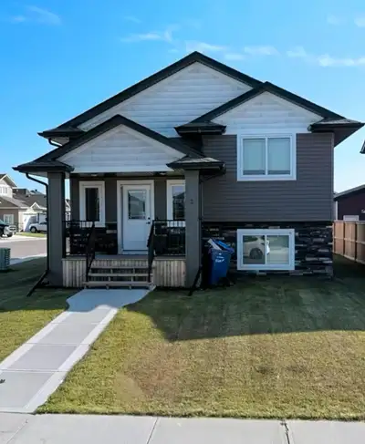 Beautiful main floor suite for rent in Penhold!