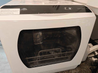 dish-washing machine/machine à laver la vaisselle