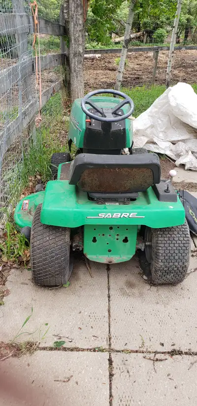 Riding lawnmower 1997, runs, needs rear tires,