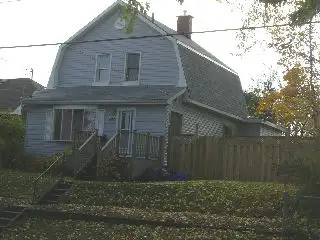 2 Bedroom Apartment available August 1st, close to downtown area