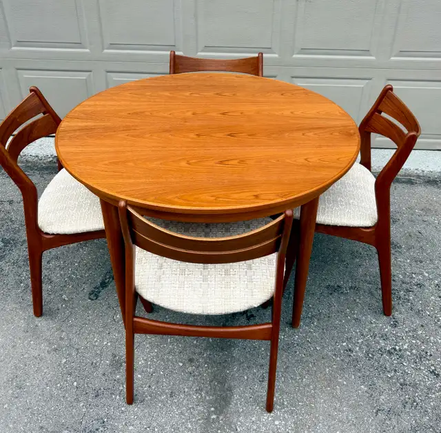 Teak Vintage Mid Century Modern Dining Chairs  in Dining Tables & Sets in Oshawa / Durham Region - Image 2