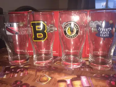New. Collectable NHLPA 20oz beer glasses. Toronto maple leafs, Chicago Blackhawks, New York rangers...