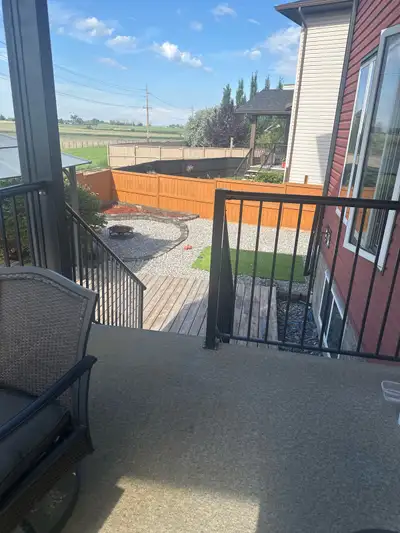 4 bedroom 3.5 bath triple garage in somerside available for Oct 1 about 1700sq feet