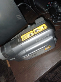 JVC compact VHS camcorder GR-AXM310 AS- IS