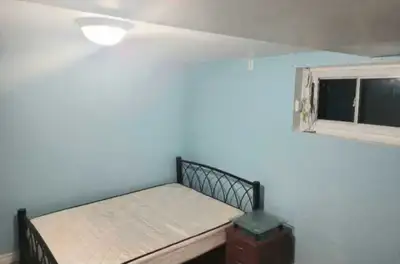 2 Rooms for Rent in Scarborough rooms in a convenient location close to shopping malls, grocery stor...