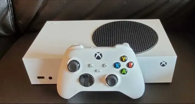 Xbox series s bundle in Xbox Series X & S in City of Montréal - Image 3