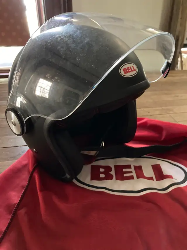 Bell riot motorcycle helmet in Clothing, Shoes & Accessories in Oakville / Halton Region - Image 2