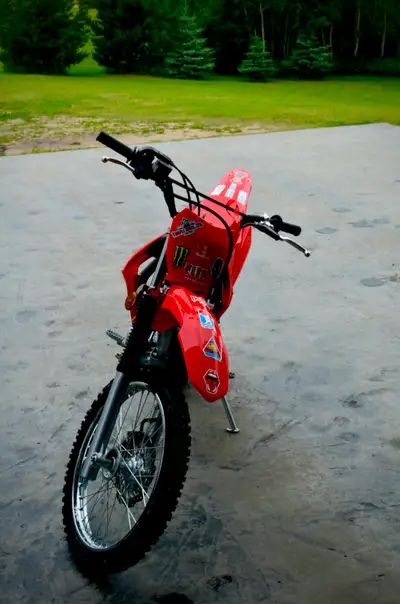 For sale is a 2022 Honda CRF125F, a manual clutch dirt bike in excellent condition with only a few h...