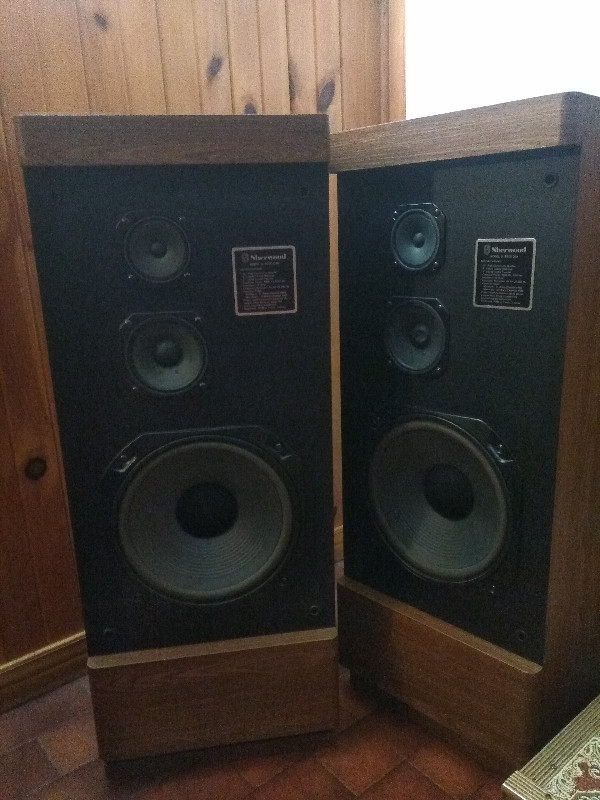 2 Sherwood Tower speakers model # S-8200 oak in Speakers in Cambridge - Image 2