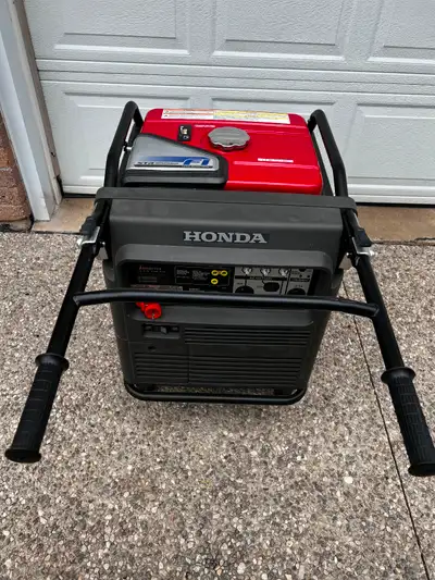 Up for sale a mint condition HONDA EU7000 Inverter Generator Used a few times has 39 Hours Like new...