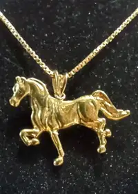 Pendentif, motif cheval en or jaune 10 ct