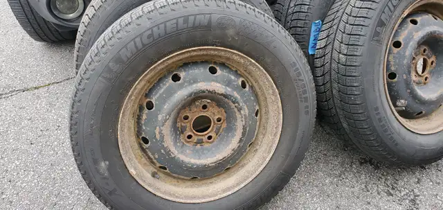 Michelin X Ice Winter Tires 215 65/ R16 in Tires & Rims in Ottawa - Image 2