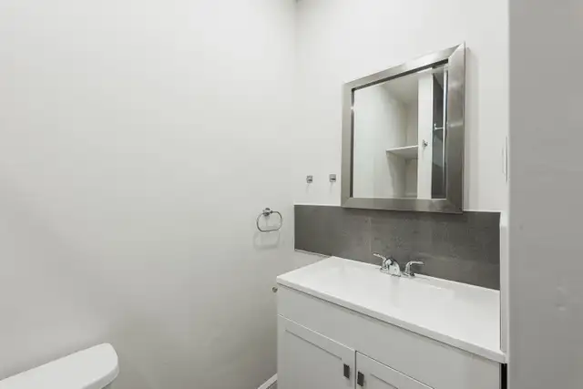 2 bed 1 bathroom apartment in Long Term Rentals in City of Montréal - Image 11