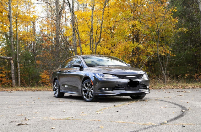 Chrysler 200S in Cars & Trucks in Windsor Region