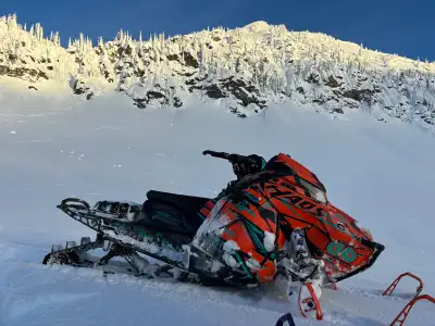 2024 khaos boost with a 155x275 track in great shape. Sleds got just over 2,000k on it and it’s been...