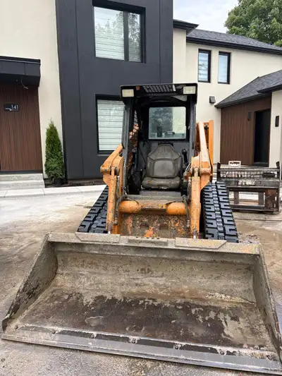 2007 case 420 CT good condition 1900 hr New battery new Tracks no AC no heat 72 inch bucket and fork...