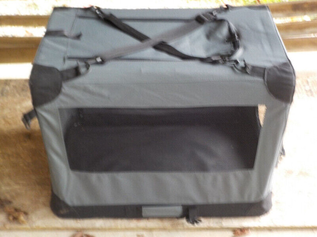 Portable dog crate in Accessories in Gatineau
