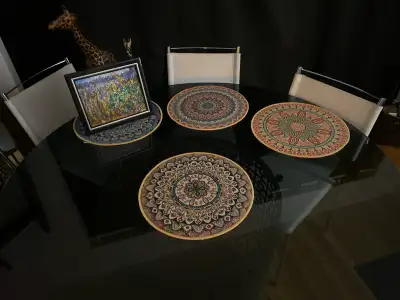 SUPERBE TABLE ronde à vitre teintée, View more