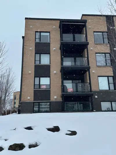 Saint-Jérôme (vente sans courtier) ( visite sur demande ) Magnifique condo possédant 2 chambres à co...