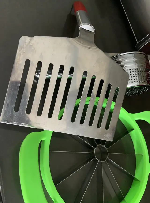 Assorted kitchen Tools64181158428803120