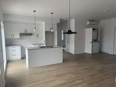 DISPONIBLE AU 1ER FÉVRIER 2026! Condo locatif 3 1/2 à Shawinigan pour cession de bail. Immeuble neuf...