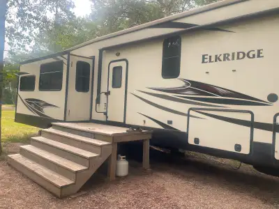 2016 Elkridge 39MBHS Fifth Wheel 1 owner. Sleeps 8, 3 king and 1 queen beds, loft on top of bunk roo...