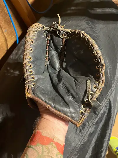 This is a vintage T. Eaton Co. baseball glove, perfect for collectors or enthusiasts of classic spor...