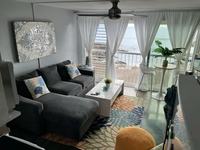 1 BED/1 BATH OCEAN FRONT CONDO on OAHU w/ AMAZING SUNSETS in Hawaii in Canada - Image 3